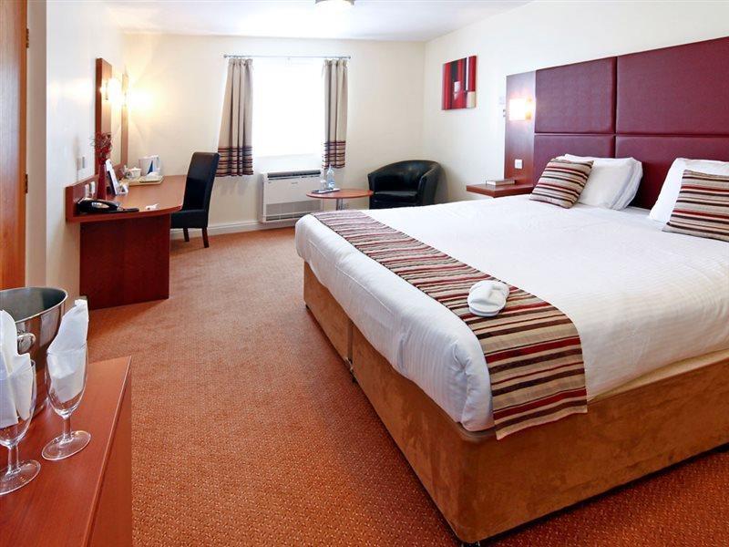 Mercure Swindon East Hotel And Spa Ngoại thất bức ảnh
